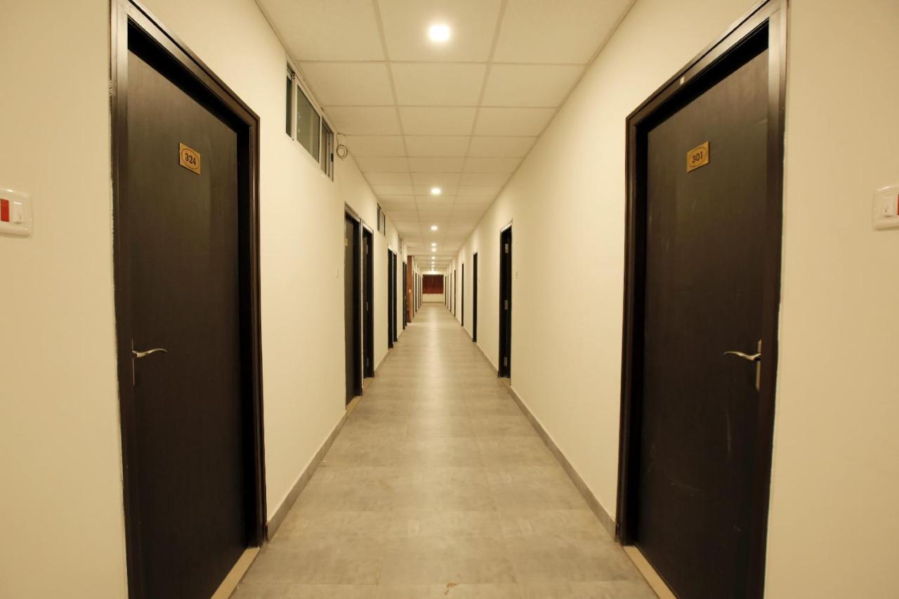 Hotel Ak International Ullāl Extérieur photo