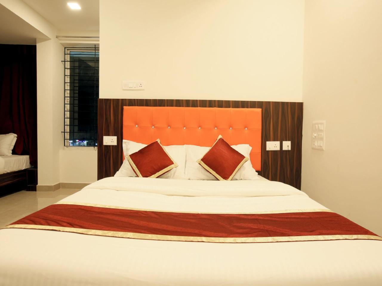 Hotel Ak International Ullāl Extérieur photo