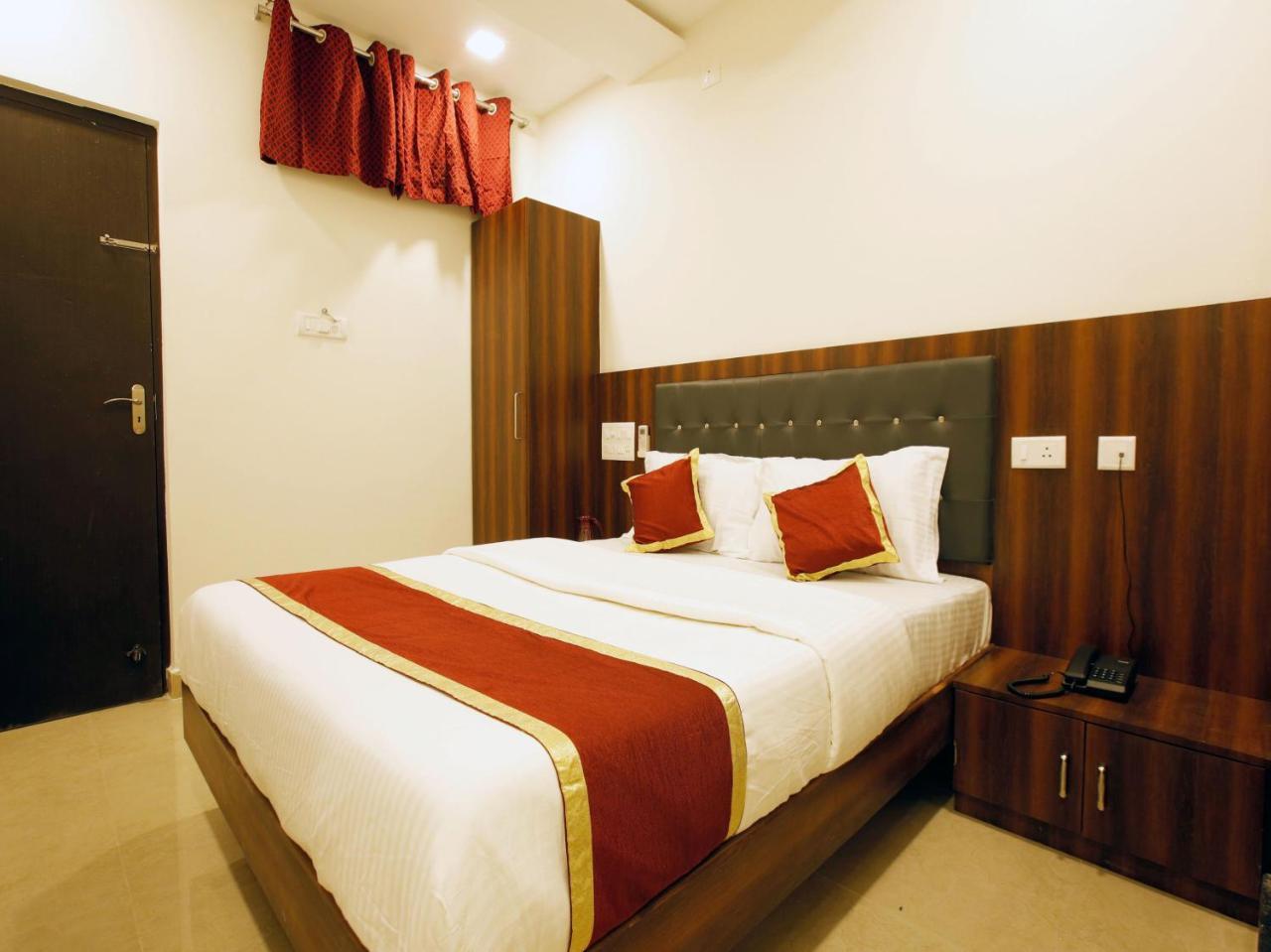 Hotel Ak International Ullāl Extérieur photo